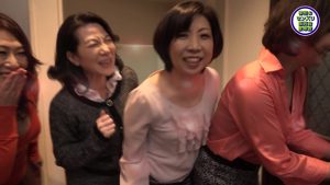 五十路マダムが集う秘密のセンズリ鑑賞会 豪華版