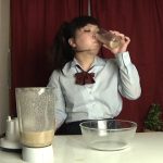 ゲロ吐き癖下品女