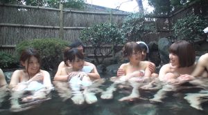 夫婦交換中出し混浴温泉の旅3