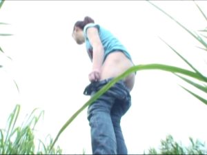 瀑尿 ムキ出し女尻野小便