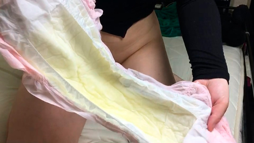 女の子が自分で撮った秘密のおもらし 前多まこ