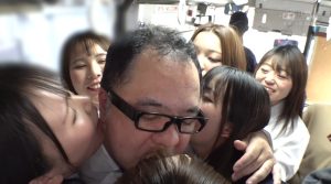 制服女子ぎゅうぎゅう痴漢バス