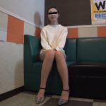 ウエイトレス様の立ち仕事で蒸れたナマ足は最高のご褒美