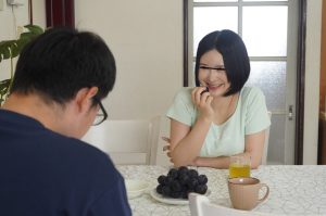 近所の巨乳3姉妹のHな誘惑に乗っかり毎日汗だく交尾