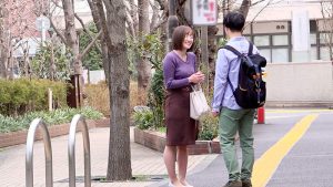 絶倫巨乳妻と童貞男子がラブホからの脱出に挑戦！2