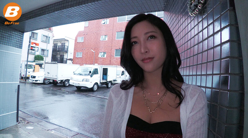 彼女のお姉さんは超ビッチでヤリマン! 彼女が不在の間を狙って僕を逆レ●プ強●中出し! 水川スミレ
