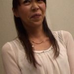 清楚な雰囲気のごく普通の奧さんがAVのカメラの前で豹変野獣SEX！