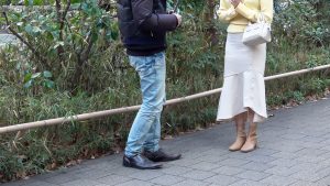 とても羞恥心が強い美人ラグジュ人妻