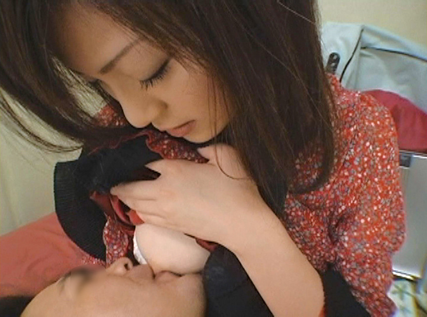 美人ママの柔らかい巨乳に包まれ授乳手コキ