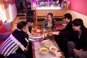 調子に乗り過ぎた港区ギャルの清楚系女子大生にハメられた復讐映像が、300万回も再生されました。 三葉ちはる