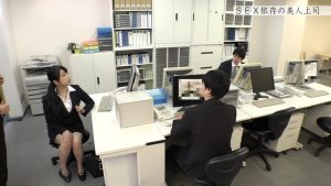 上司は美人なのにSEX依存なのでところ構わずハメまくる