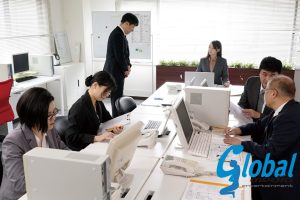 会社に閉じ込められた女上司と二人きり 蓮実クレア