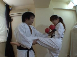 人妻美人空手家 怒りの鉄拳制裁