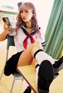 3回留年してるヤリマンギャルに目をつけられた僕は、授業が終わるたびチ○ポ弄られるけど休み時間10分ではイカせてもらえず、授業中も勃起継続させられたあげく放課後キンタマ空っぽになるまでヤられまくった AIKA