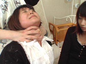 美人姉妹首絞めサバイバル、私生きる