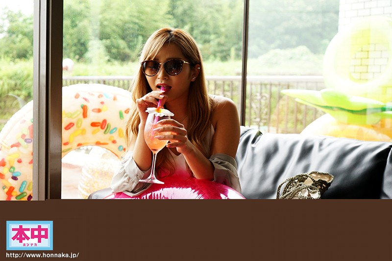 千葉県だけで経験人数300人！ 日焼け跡がめっちゃドエロいおバカだけど根は優しめ褐色ギャル思い出作りに中出しAVデビュー 咲音リオ