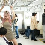 出没！逆痴●ギャル 気弱そうな男の股間をむぎゅっと握ってナマ挿入を誘惑する痴女のいる痴●電車 春陽モカ