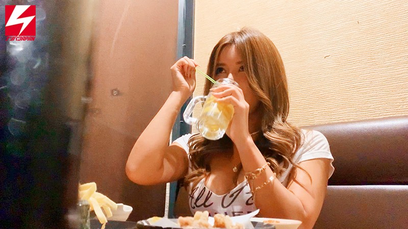 「ヤリたいからナンパしたんでしょ？いいよ」 彼氏に浮気され、「誰かに抱かれたい…。」ヤケクソでAV出演（デビュー） 日焼け後がドエロい！！ギャルお持ち帰り。