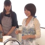 料理教室で、生徒にバレないように先生とヤッた